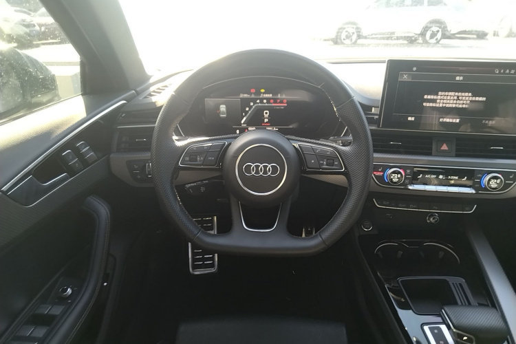 奥迪A4L 2024款 40 TFSI quattro RS套件燃速型中控内饰13