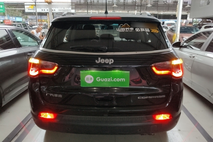 Jeep 指南者 2019款 220T 自动悦享版车身外观6