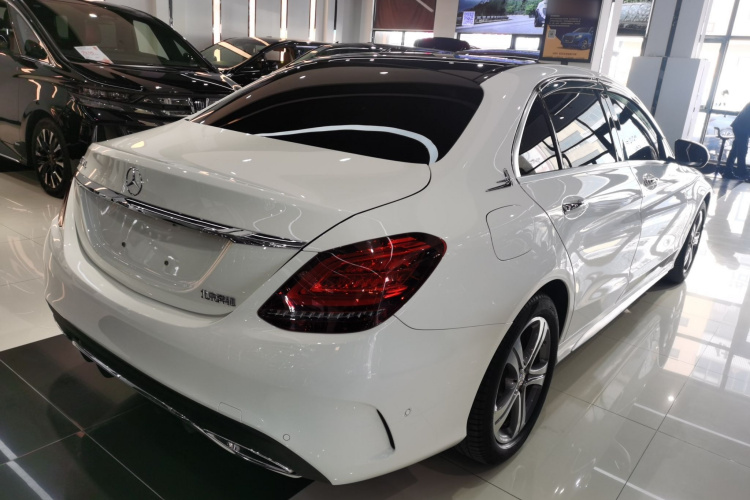 奔驰C级 2021款 C 260 L 运动版车身外观7