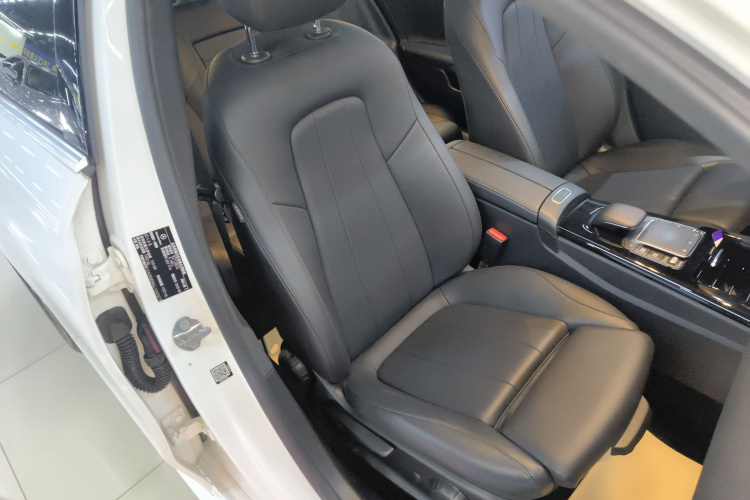 奔驰A级 2020款 改款二 A 180 L 运动轿车局部细节41