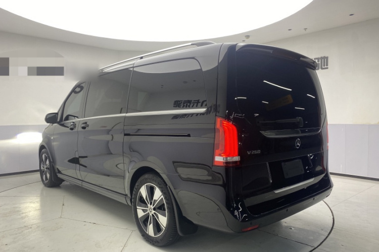 奔驰V级 2022款 V 260 尊贵版车身外观6001