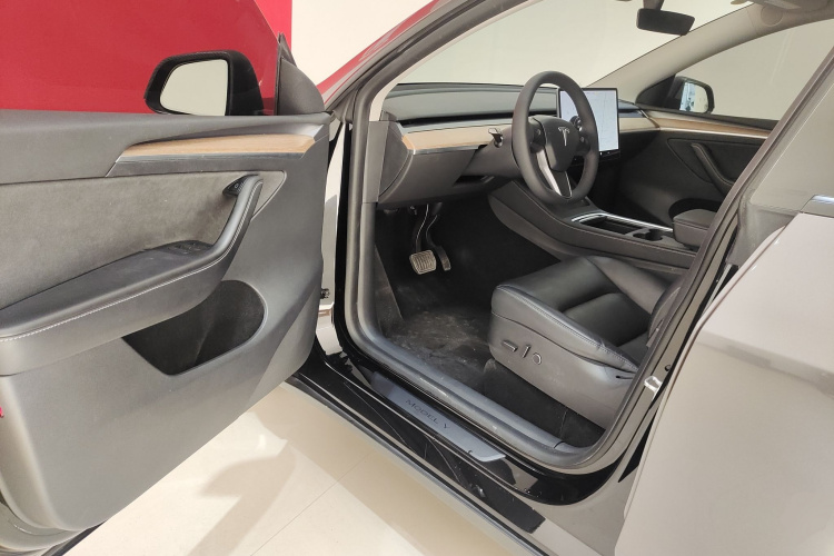 特斯拉 Model Y 2021款 标准续航后驱版中控内饰20