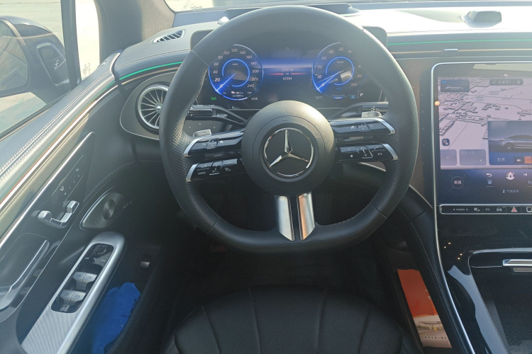 奔驰EQE 2022款 350 先型特别版中控内饰13