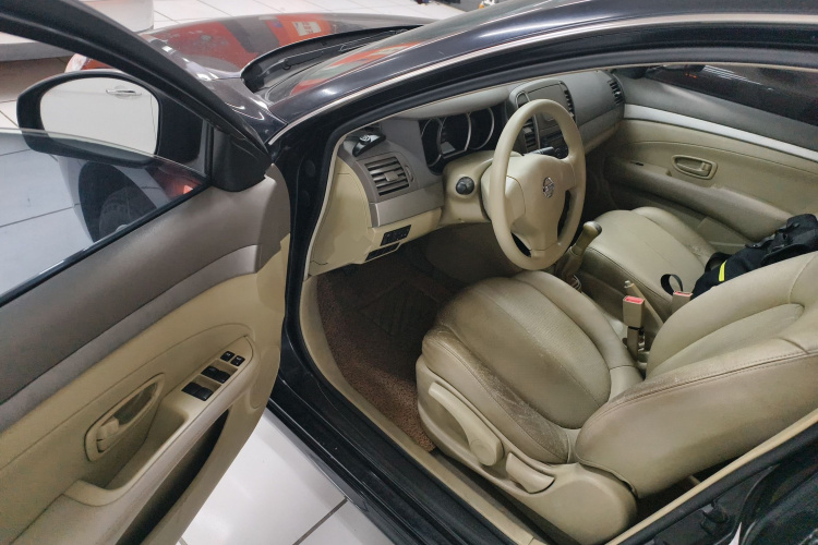 日产 轩逸 2012款 经典 1.6XE 手动舒适版中控内饰20