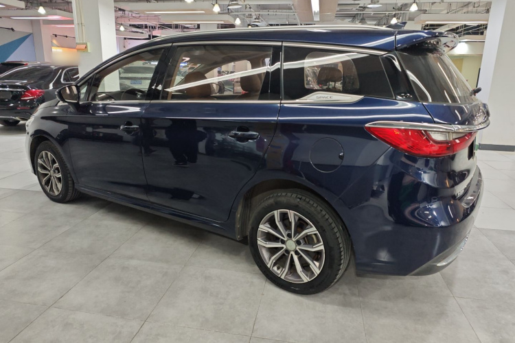 比亚迪 宋MAX 2019款 1.5T 自动智联睿逸型 6座 国V车身外观4