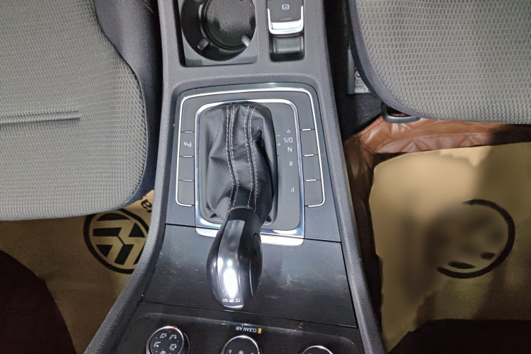 大众 高尔夫 2017款 230TSI 自动舒适百万辆纪念版局部细节18