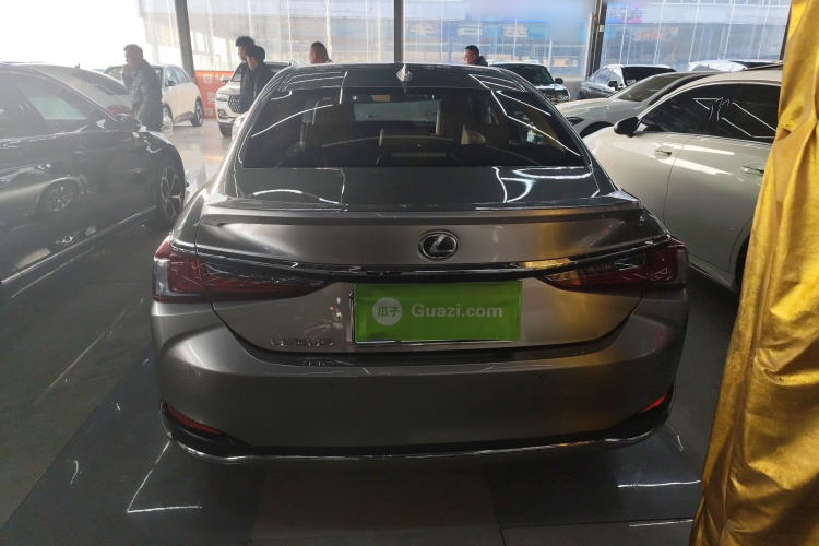 雷克萨斯ES 2022款 300h 卓越版车身外观6