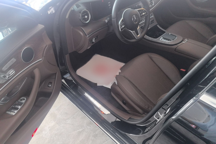 奔驰E级 2020款 改款 E 300 L 时尚型中控内饰7002