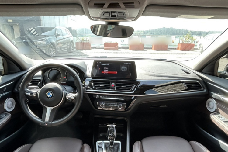 宝马1系 2022款 125i M运动曜夜版中控内饰7002