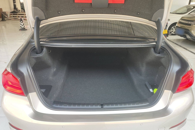 宝马5系 2020款 530Li 尊享型 豪华套装机舱底盘23