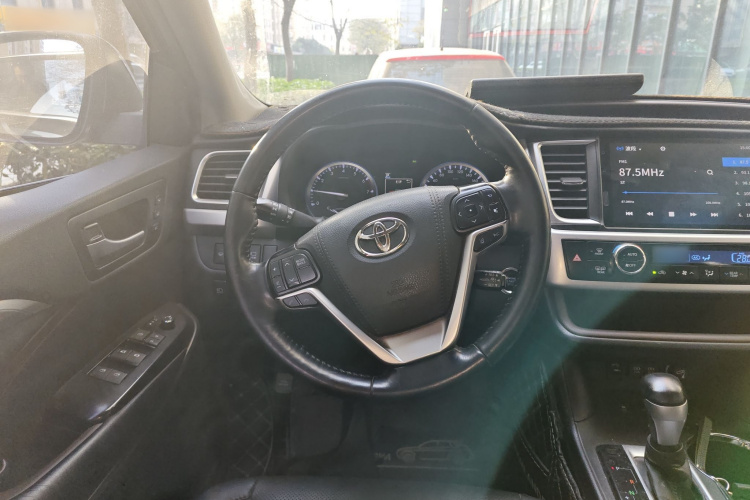 丰田 汉兰达 2018款 2.0T 四驱至尊版 7座 国VI局部细节13