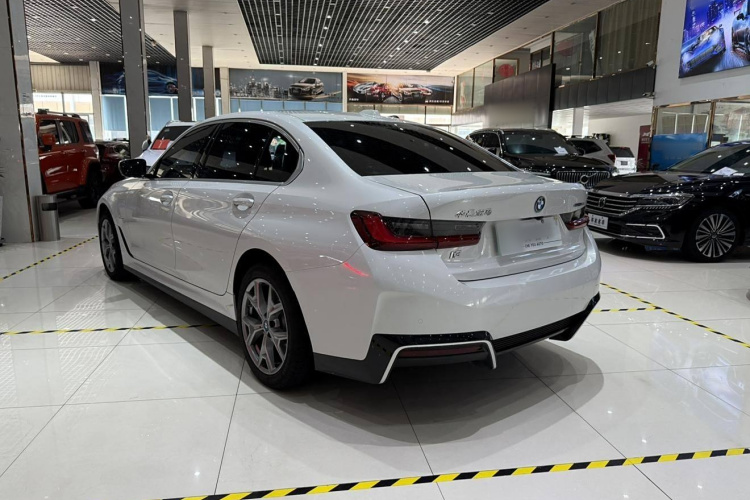 宝马i3 2022款 eDrive 35 L车身外观6005