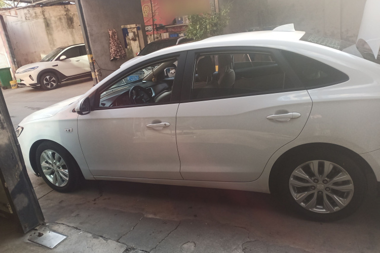 别克 英朗 2018款 15T 双离合精英型 国V车身外观4