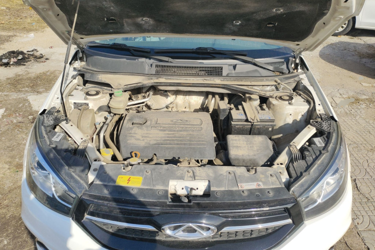 奇瑞 瑞虎3 2016款 1.6L 手动智尚版机舱底盘24