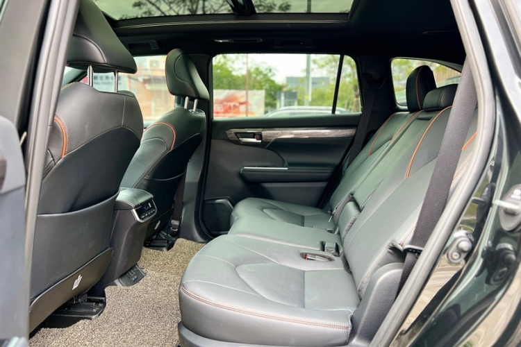 丰田 皇冠陆放 2024款 2.5L HEV四驱豪华版中控内饰7006