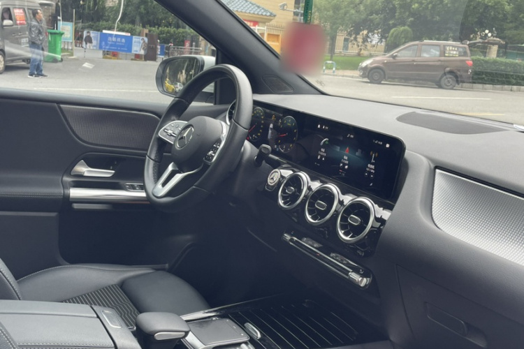 奔驰B级 2022款 改款 B 200 动感型中控内饰7007