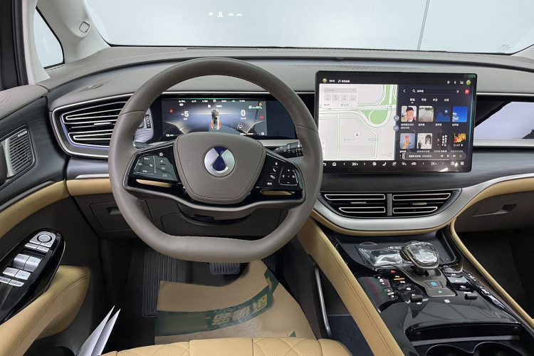 腾势D9 2022款 DM-i 970 四驱旗舰型中控内饰7001