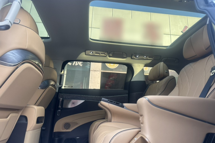 腾势D9 2024款 DM-i 980 四驱尊贵型中控内饰7006