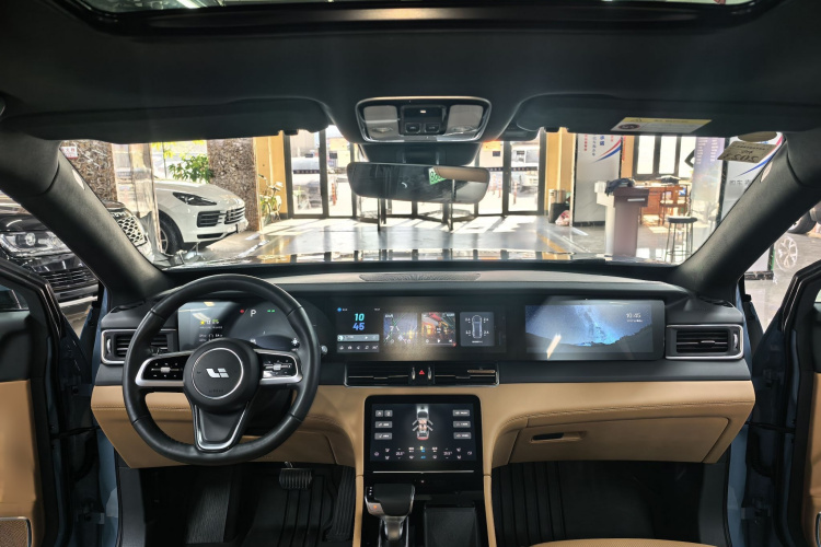 理想汽车 理想ONE 2021款 增程6座版中控内饰7002