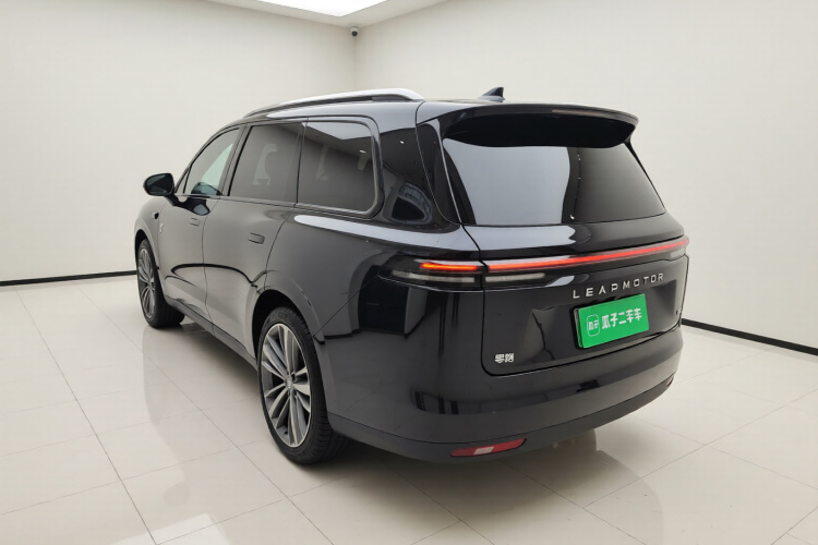 零跑汽车 零跑C16 2026款 增程 200尊享版 6座车身外观5