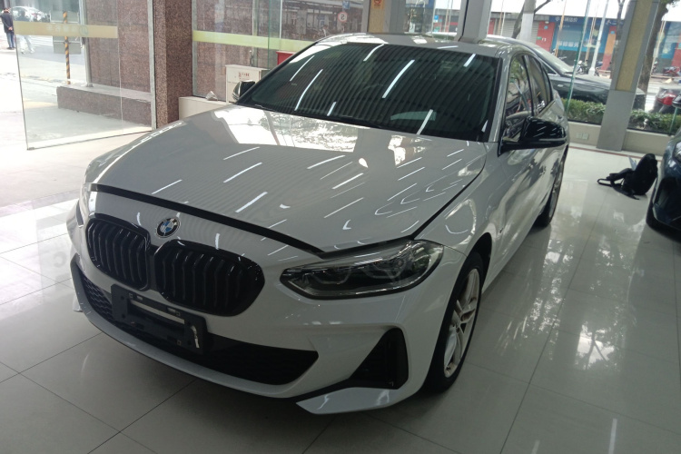 宝马1系 2022款 120i M运动曜夜版车身外观1