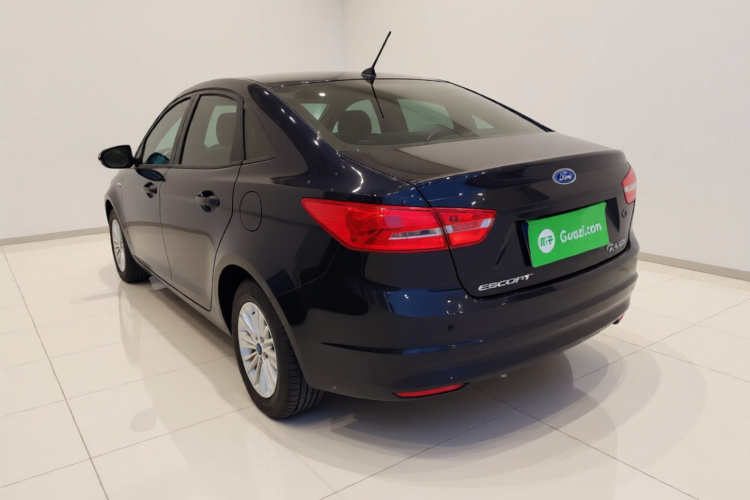 福特 福睿斯 2015款 1.5L 手动舒适型车身外观5