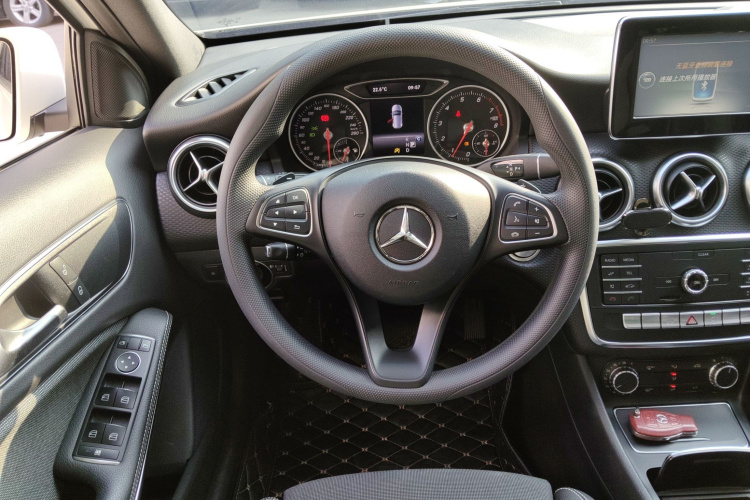 奔驰A级(进口) 2017款 A 180局部细节13