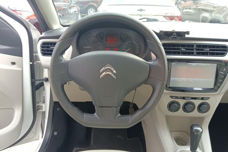 雪铁龙 爱丽舍 2015款 质尚版 1.6L 自动时尚型中控内饰13