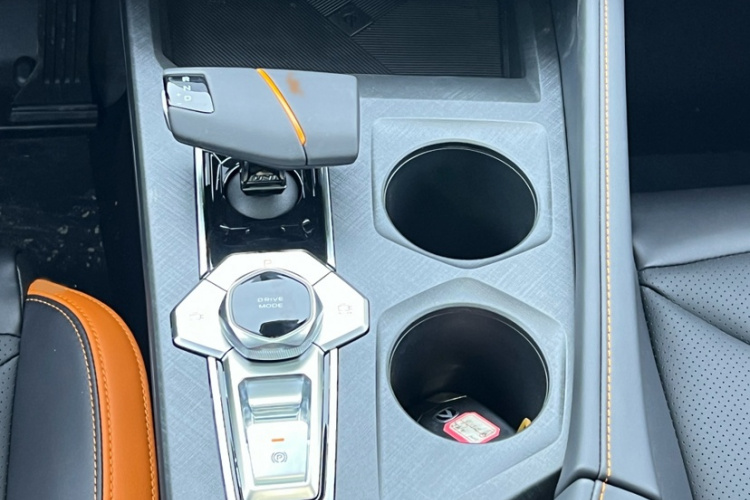 长安UNI-V 2024款 1.5T 尊贵型中控内饰7004