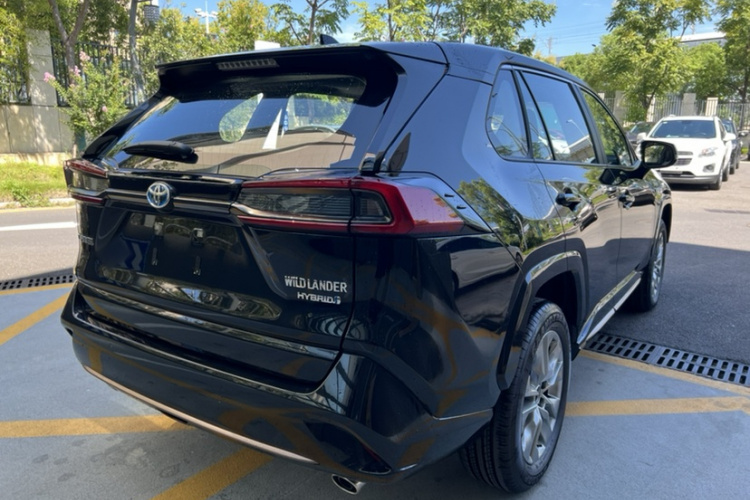 丰田 威兰达 2024款 双擎 2.5L E-CVT两驱都市版车身外观6005