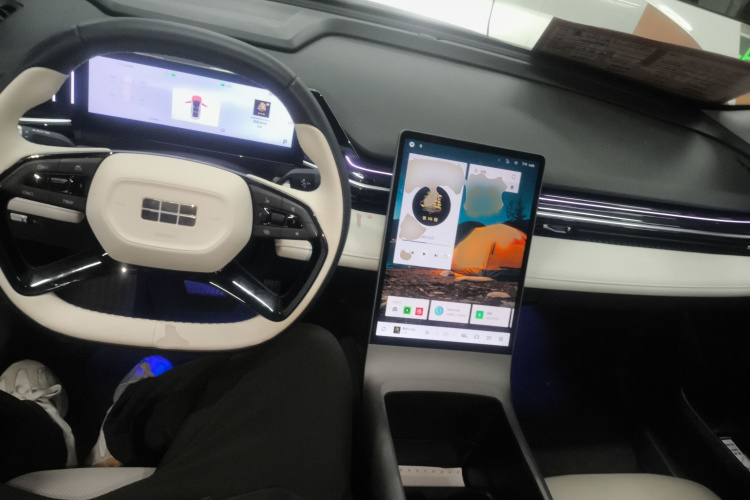 吉利银河 银河L6 2023款 125km 星舰中控内饰7002