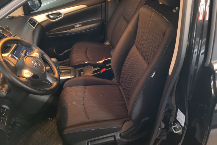 日产 轩逸 2024款 改款 经典 1.6XE CVT舒适版中控内饰19