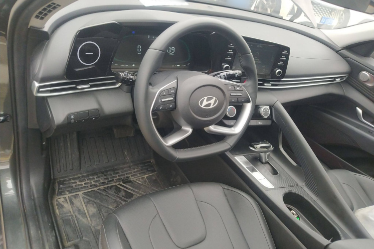 现代 伊兰特 2023款 1.5L CVT GLX精英版中控内饰13
