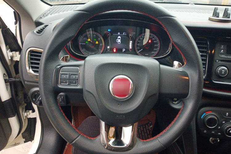 菲亚特 致悦 2014款 1.4T 自动运动版中控内饰13