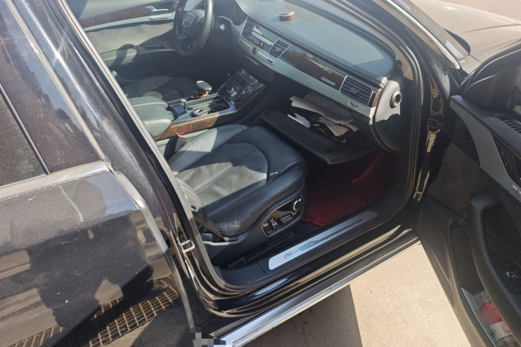 奥迪A8 2014款 A8L 45 TFSI quattro舒适型局部细节9005