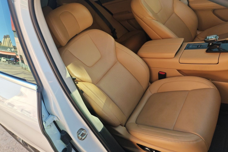 鸿蒙智行 问界M5 2022款 增程后驱标准版局部细节41