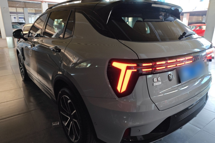 领克01 EM-P 2023款 1.5TD EM-P 晨曦版车身外观4