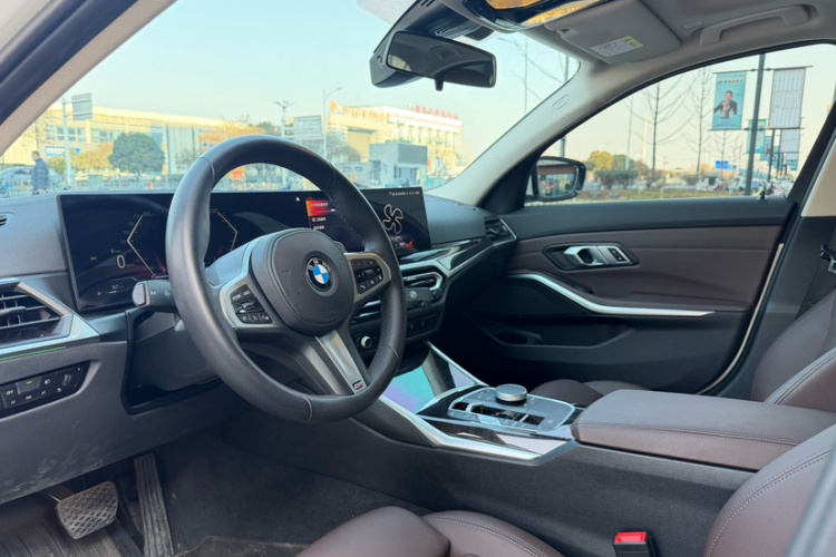 宝马3系 2023款 325Li M运动套装中控内饰7004