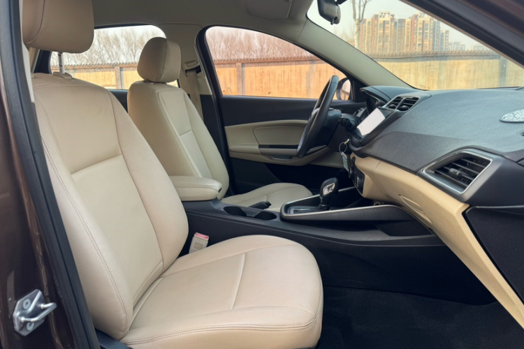 福特 福睿斯 2015款 1.5L 自动舒适型中控内饰7001