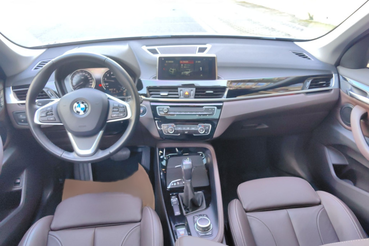 宝马X1 2019款 xDrive20Li 尊享型中控内饰7002