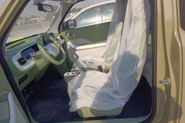 吉利银河 2025款 210km 熊猫骑士中控内饰19