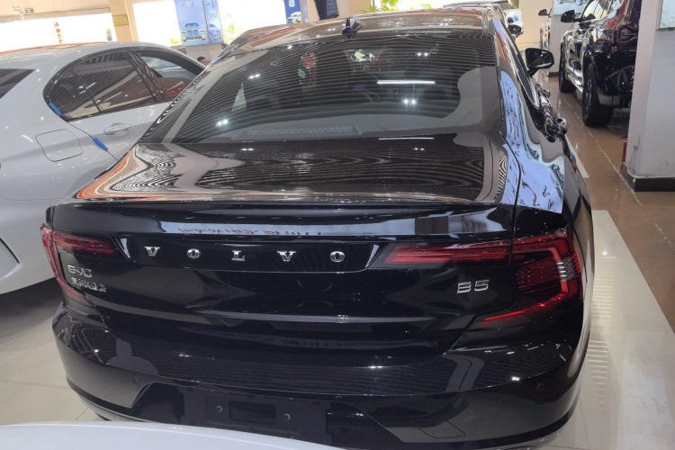 沃尔沃S90 2025款 B5 智逸豪华版车身外观6