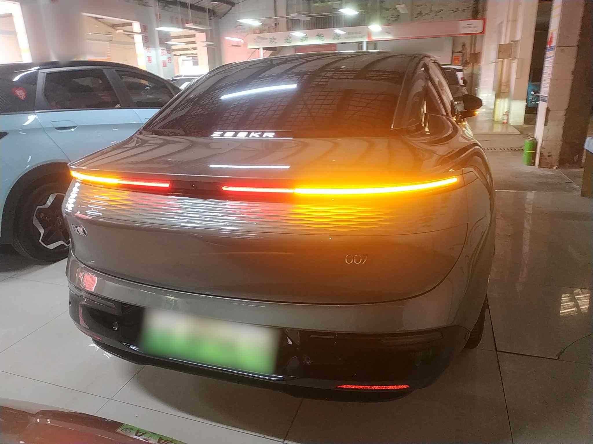 极氪007 2025款 后驱智驾版 75kWh(4)