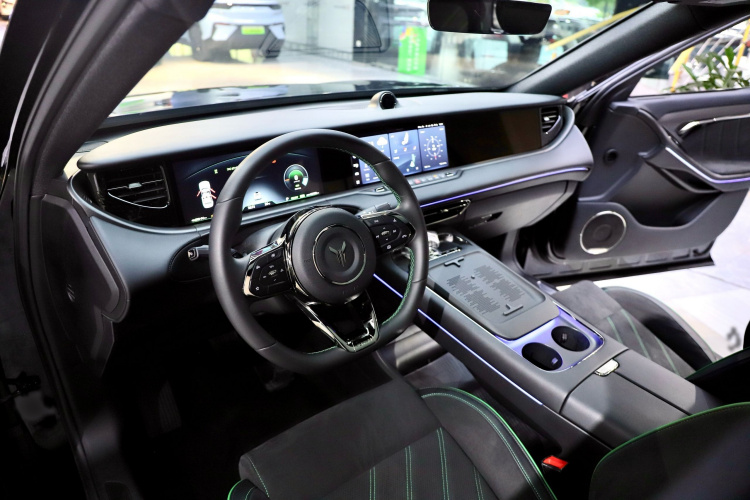 岚图汽车 岚图FREE 2025款 318 318km 后驱环游版中控内饰7002