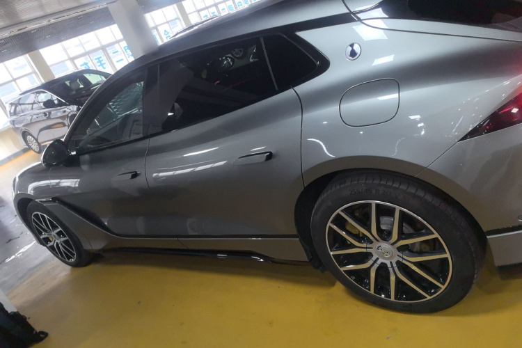 腾势Z9GT 2024款 1100四驱Pro版车身外观4