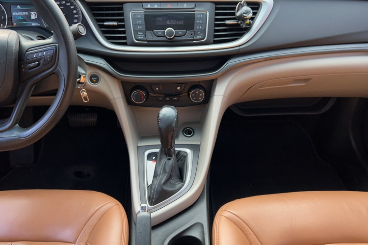 别克 英朗 2016款 15N 自动精英型局部细节18