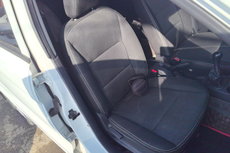 东风风光 风光330 2019款 1.5L手动实用型II 国VI局部细节41