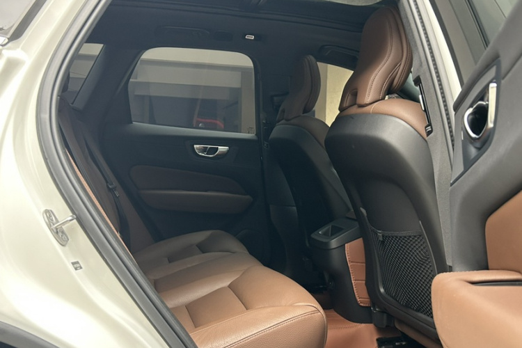 沃尔沃XC60 2025款 B5 四驱智远豪华版中控内饰7005