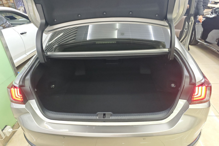 雷克萨斯ES 2023款 200 卓越版机舱底盘23