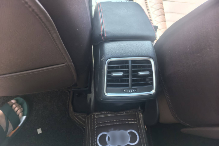 奥迪Q3 2015款 35 TFSI 进取型中控内饰7009